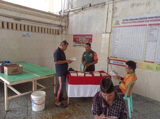 Koramil 02/Kota Giat Perpustakaan Keliling Kampung Pancasila di Pekanbaru Kota