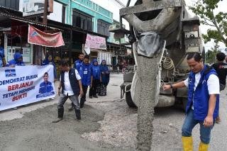 Partai Demokrat Baksos Perbaiki Infrastruktur di Kecamatan Tuah Madani Pekanbaru