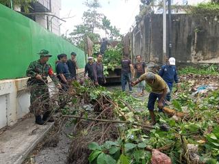 Babinsa Koramil 02/Kota Goro Bersama Warga Kelurahan Tanah Datar Pekanbaru