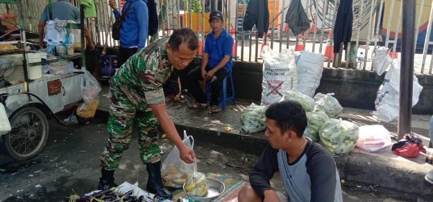 Babinsa Koramil 02/Kota Kunjungi Dapur Warga Binaannya