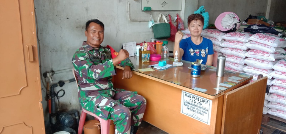 Cek Ketersediaan Pangan, Babinsa Koramil 02/Kota Kunjungi Gudang Beras