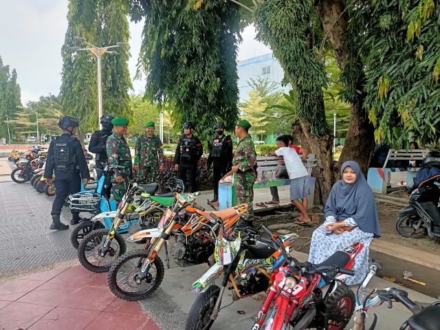 Bangun Sinergitas Kamtibmas, Babinsa Koramil 02/Kota Sasar dan Monitoring 10 Titik Lokasi