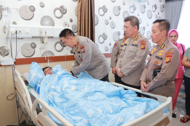 Irjen Iqbal Jenguk Kapolda Jambi