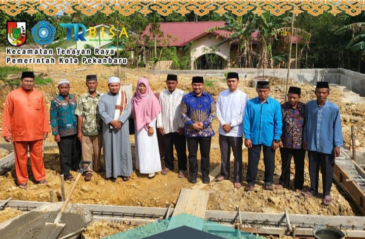 Camat Tenayan Raya Abdul Barri Letakkan Batu Pertama Pembangunan Masjid Paripurna Nur Hidayah 1