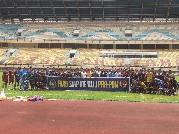 PSSI Riau Jaring 44 Pemain Hasil Seleksi, Iskandar Hoesin Dukung Sepakbola Lolos PON