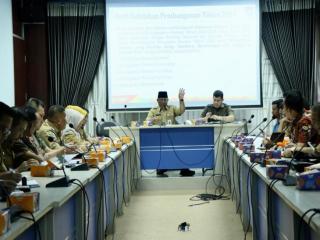 Sekda Kampar Pimpin Rapat Pra-Musrenbang Untuk Penyusunan RKPD 2024 bersama Seluruh Kepala OPD dan Camat