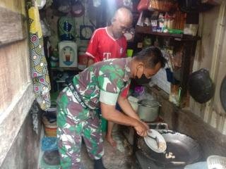 Program Babinsa Masuk Dapur Sasar Kuli Pasar Jalan Karet Pekanbaru