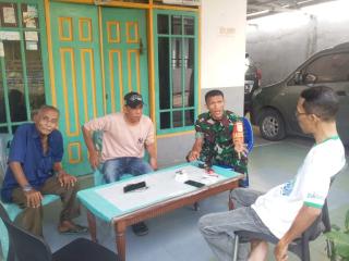 Tingkatkan Keamanan Wilayah, Babinsa Koramil 02/Kota Sarankan Warga Dirikan Pos Ronda