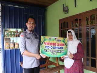 Diskominfosan Kampar Serahkan Hadiah Juara Video Kreatif Hari Jadi Kampar 73 Tahun