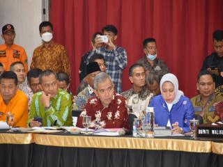 Antisipasi Karhutla, Pj Bupati Kampar Hadiri Rakor Bersama Forkopimda Riau