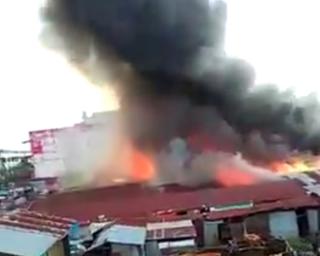 Ratusan Kios Pedagang di Pasar Cik Puan Pekanbaru Ludes Terbakar