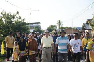 Ribuan Warga Sei Apit Jalan Sehat Bersama Gubri Syamsuar