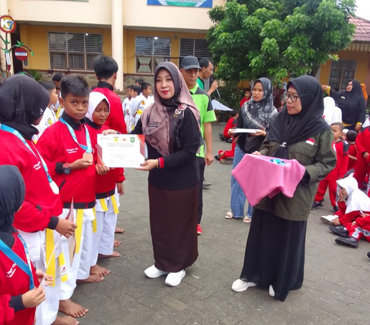 Kenaikan Level, SDN 184 Gelar Pembekuan Sabuk Bagi Siswa Berprestasi 