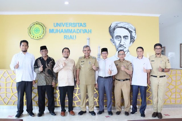 Pj Bupati Kampar Kamsol Silaturrahmi dengan Rektor dan Civitas UMRI