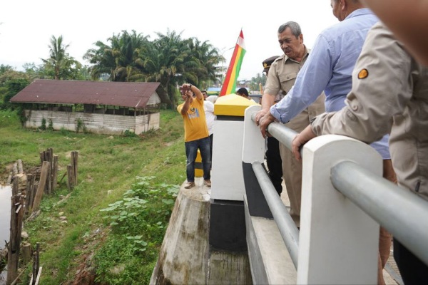 Pemprov Riau Gesa Pembangunan di Rokan IV Koto, Warga Bilang Begini