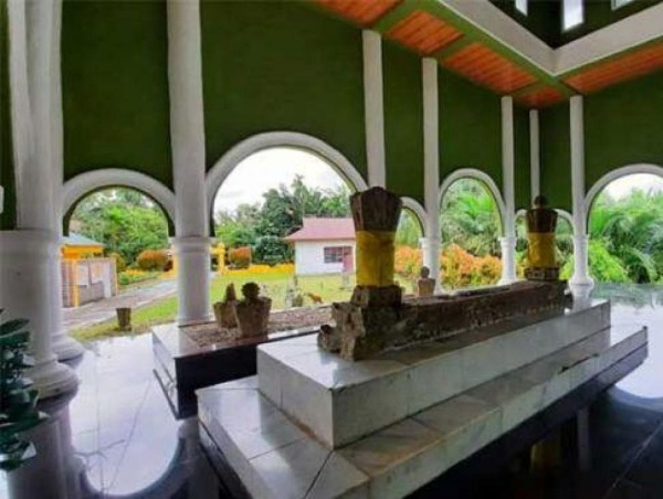Didampingi Dinsos Riau, Bupati Siak Serahkan Dokumen Usulan Tengku Buwang Asmara Jadi Pahlawan Nasional
