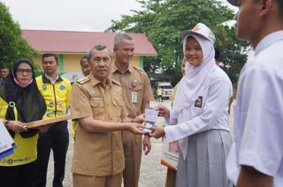 Gubri Syamsuar Luncurkan Kartu Pelajar dan Karpeg Berbasis Uang Elektronik
