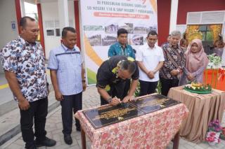 Asisten II Apresiasi SMP Negeri 7 dan SD Negeri 118 Selesai Direnovasi Kemen PUPR