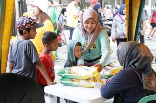 Gerai Pangan Murah Disketapang Diserbu Warga