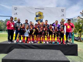 Bikin Bangga Riau, Dheo Bawa Timnas Sepak Bola U-12 Juara di Malaysia