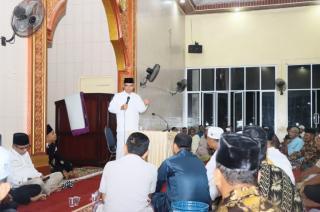 Pj Bupati Kampar Safari Ramadan Ketiga di Masjid At-Taqwa Desa Kumantan