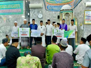 Safari Ramadan, Pj Bupati Kampar Dampingi Wagubri di Desa Naumbai Kecamatan Kampar