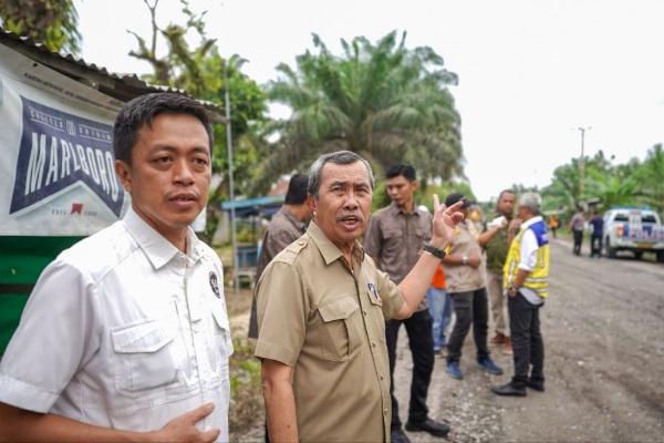 Gubernur Riau Geram, Truk Odol Jadi Penyebab Jalan di Inhu-Inhil Rusak