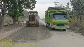 Jelang Mudik Lebaran, Ruas Jalan Provinsi di Kuansing-Kampar Diperbaiki