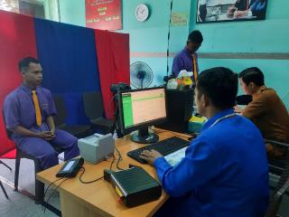 Jemput Bola, Tim Disdukcapil Turun di SMK Akbar Pekanbaru dan Disdik Riau