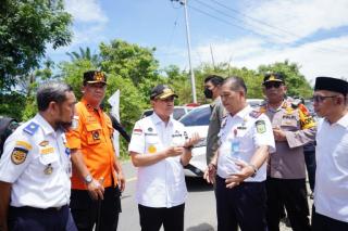 Tinjau Pos Perbatasan Riau-Sumbar, Gubri Fokus Penanganan Longsor