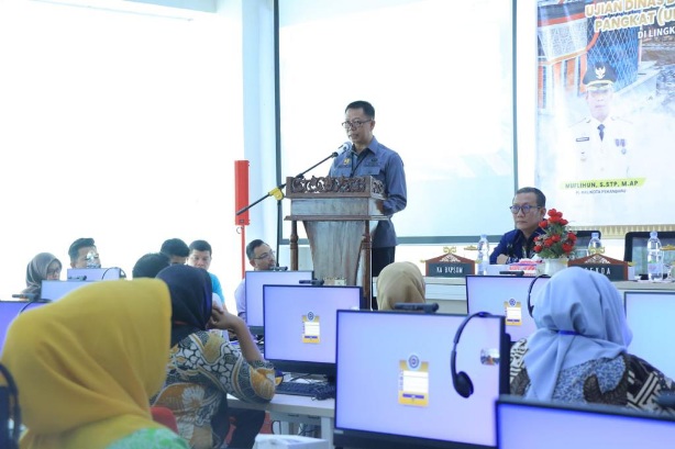 Sekdako Pekanbaru dan Kakan BKN Regional XII Pantau Ujian Kenaikan Pangkat 72 PNS