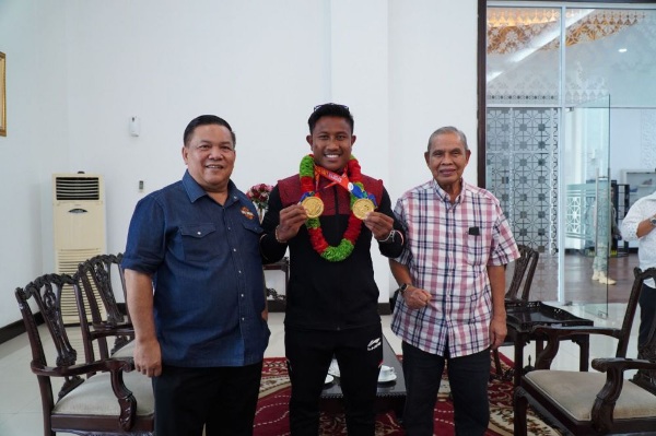 Pulang dari Kamboja, Patriot Olahraga Riau Maizir Disambut Sekdaprov dan Ketua KONI