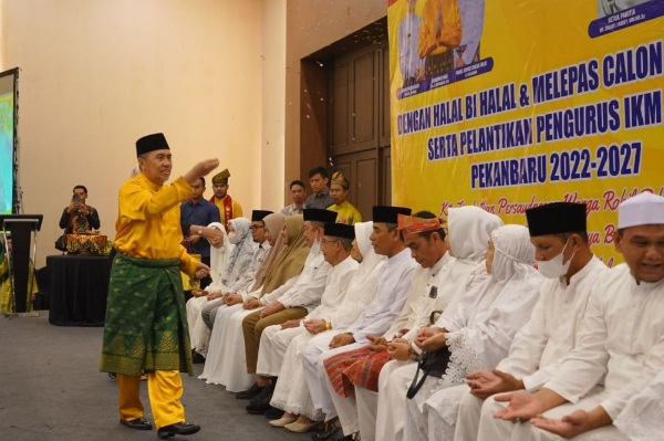 Tepuk Tepung Tawar Calon Jemaah Haji Rohil, Ini Pesan Gubernur Syamsuar