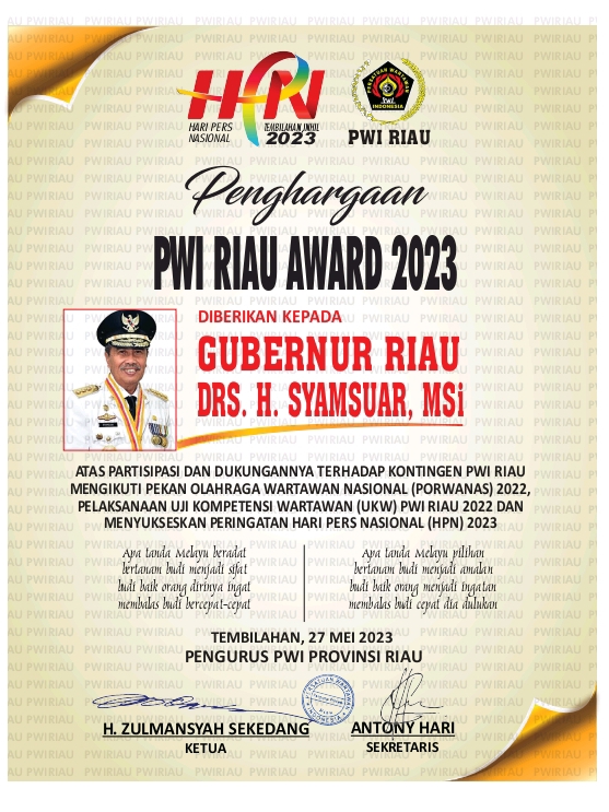 Gubernur Riau Terima PWI Riau Award 2023