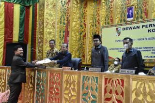 Ranperda LKPj Wali Kota Pekanbaru Tahun 2022 Akhirnya Disahkan DPRD Pekanbaru