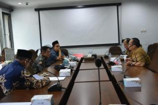 Ini Hasil Hearing DPRD dengan Diskominfo Soal Jaringan Kabel dan Tiang Berserakan di Sudut Jalan Pekanbaru