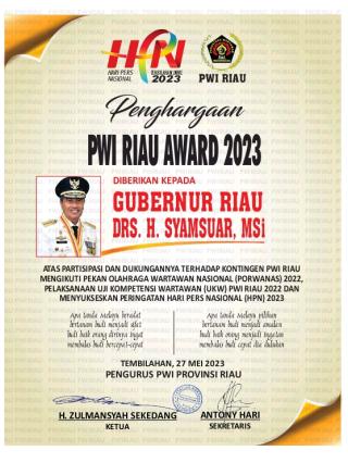Gubernur Riau Terima PWI Riau Award 2023