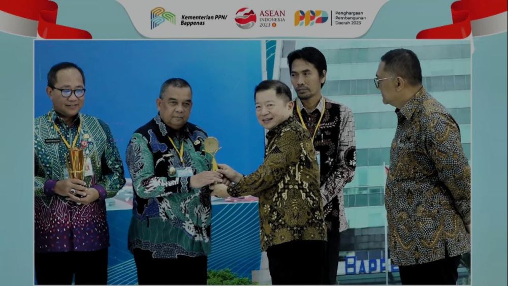 Provinsi Riau Raih Penghargaan Khusus Ekonomi Hijau dan Rendah Karbon Tahun 2023 Dari Bappenas RI
