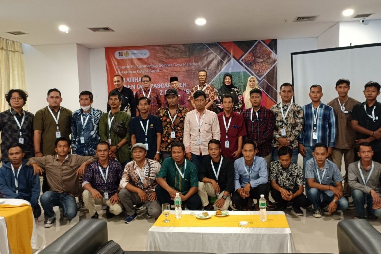 Mendapat Ilmu Panen dan Pascapanen, 55 Pekebun Kelapa Sawit di Riau Senang