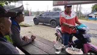 Ditegur Polantas di Inhu tak Pakai Helm, Pensiunan TNI Malah Umpat Kata Kotor