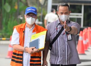 Datang ke Gedung KPK, Komisaris PT Rimbo Peraduan Diperiksa Terkait Kasus Korupsi Proyek Jalan Lingkar Bengkalis