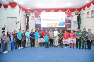 Harumkan Nama Bangsa pada ASEAN Paragames, Pj Bupati Kampar Berikan Bonus Atlet Peraih Medali