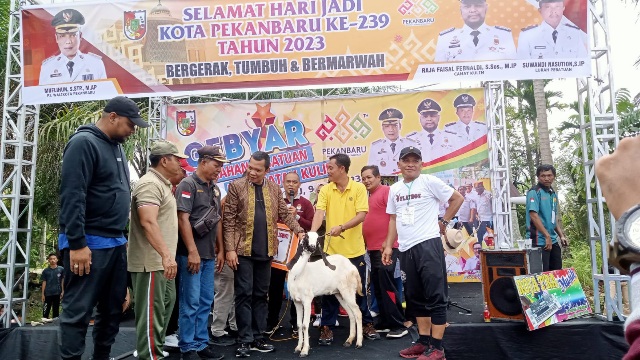 Dihadiri Pj Wali Kota, Kegiatan Jalan Santai dan Senam Massal di Pebatuan Sangat Meriah