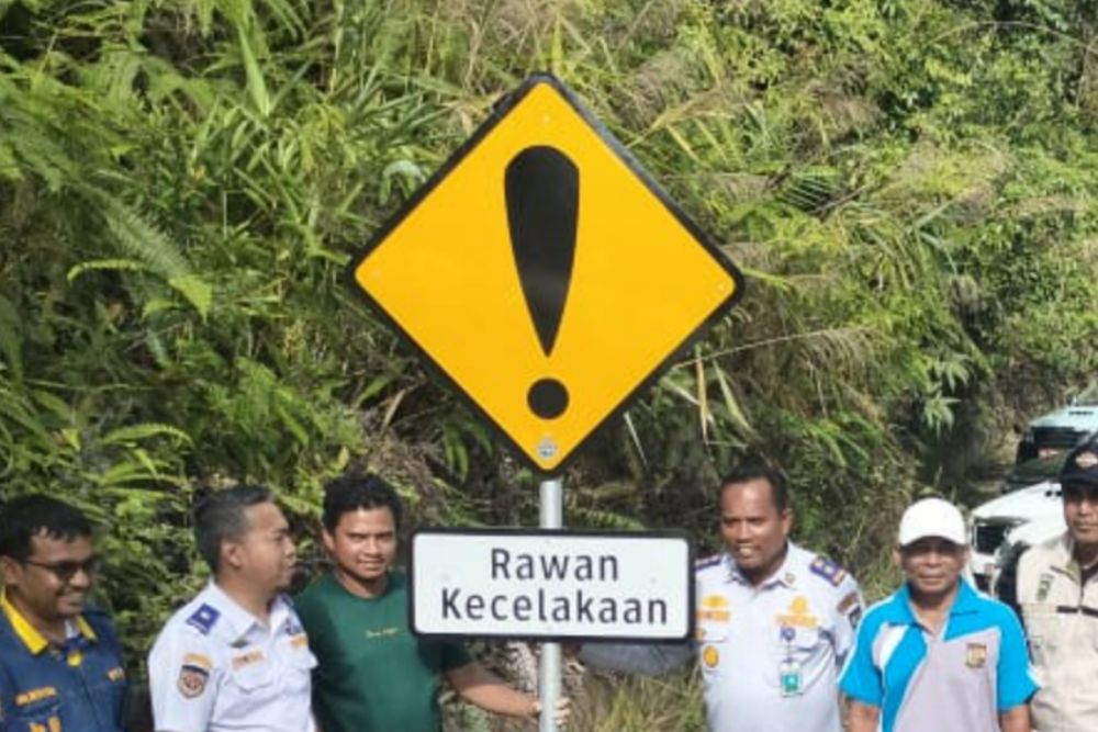 Rawan Kecelakaan! Dishub Riau Pasang Rambu Peringatan di Desa Muara Selaya Kampar