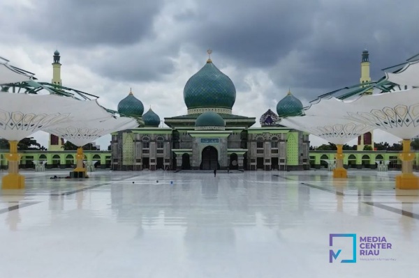 Payung Elektrik di Masjid Raya Annur Pekanbaru Sudah Fungsional