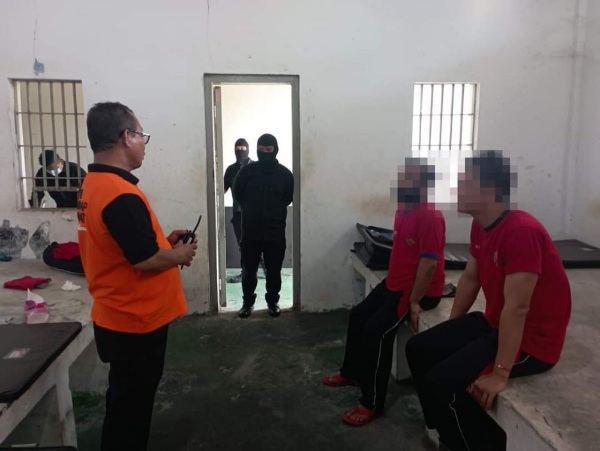 Blok Pengendali Narkoba Lapas Kelas II A Pekanbaru Dirazia, Hasilnya Bikin Kaget