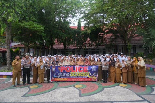 Datangi SMA Negeri 1 Pekanbaru, Begini Pesan Menohok Polantas