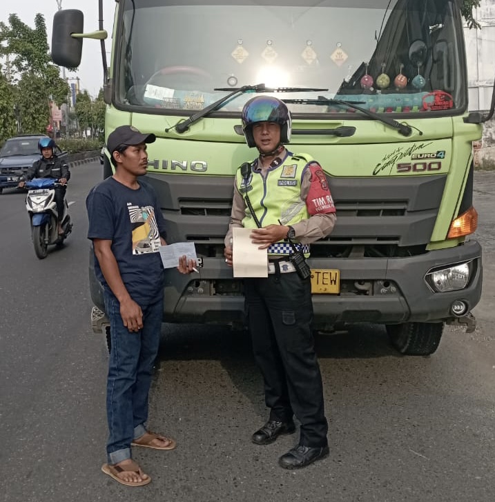 Langgar Aturan, 20 Truk Tonase Besar Ditilang