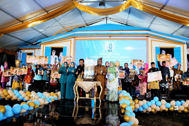 Luar Biasa, Marpoyan Damai Sabet Gelar Juara Umum PKK Tingkat Kota Pekanbaru 2023