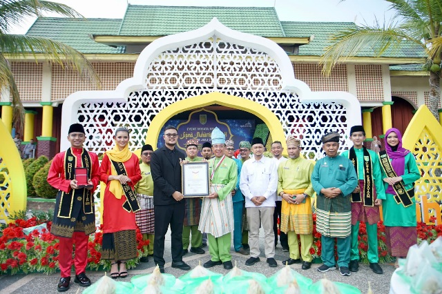 Pemkab Inhil Catat Rekor MURI Usai Sajikan Kue Asidah Terbanyak